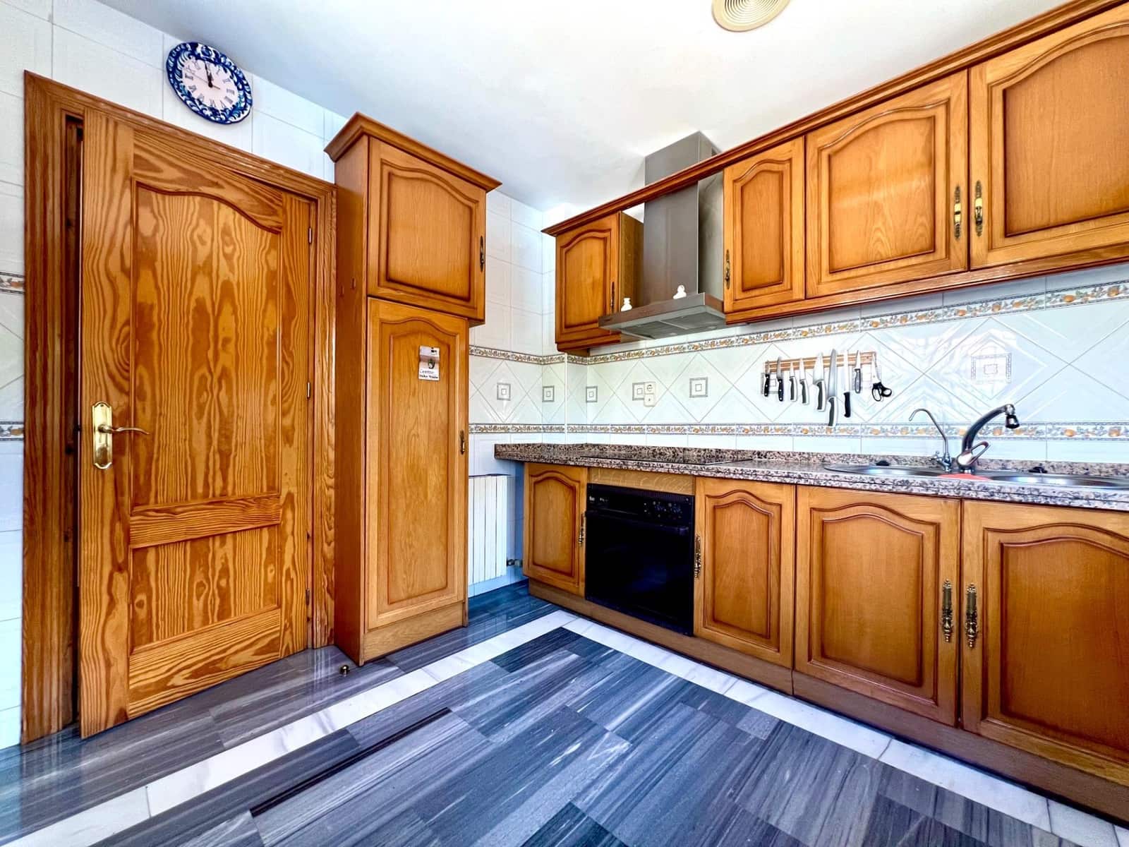 4 slaapkamer Villa te koop in Otura met zwembad garage - € 349.900 (Ref: 10171975)