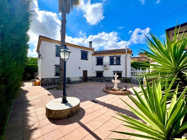 4 slaapkamer Villa te koop in Otura met zwembad garage - € 349.900 (Ref: 10171975)