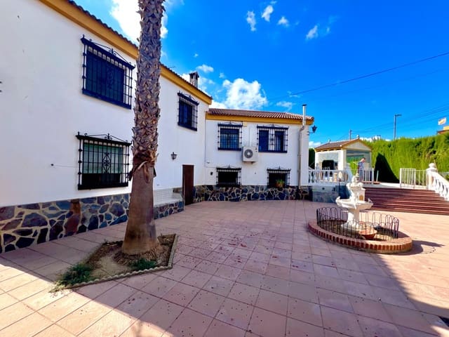 4 slaapkamer Villa te koop in Otura met zwembad garage - € 349.900 (Ref: 10171975)