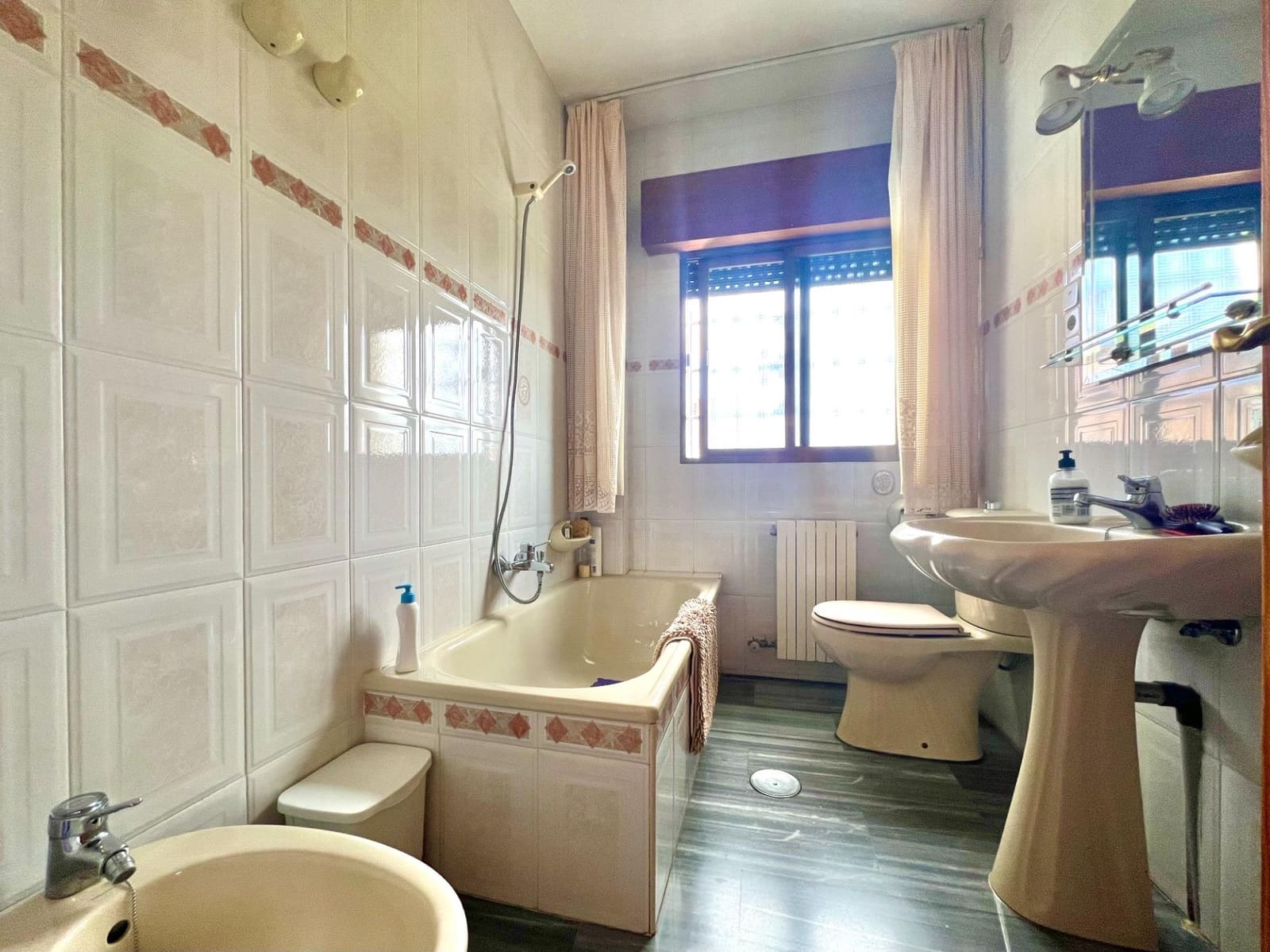 4 slaapkamer Villa te koop in Otura met zwembad garage - € 349.900 (Ref: 10171975)