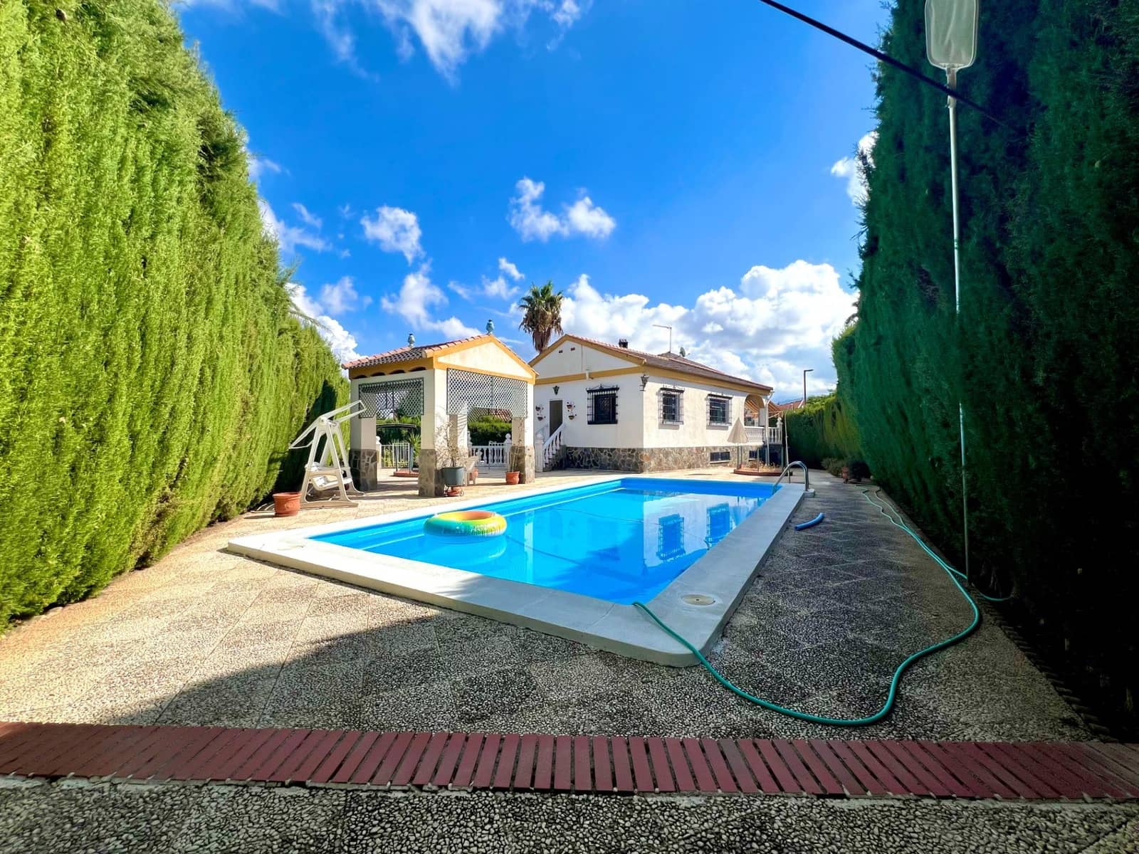 4 slaapkamer Villa te koop in Otura met zwembad garage - € 349.900 (Ref: 10171975)