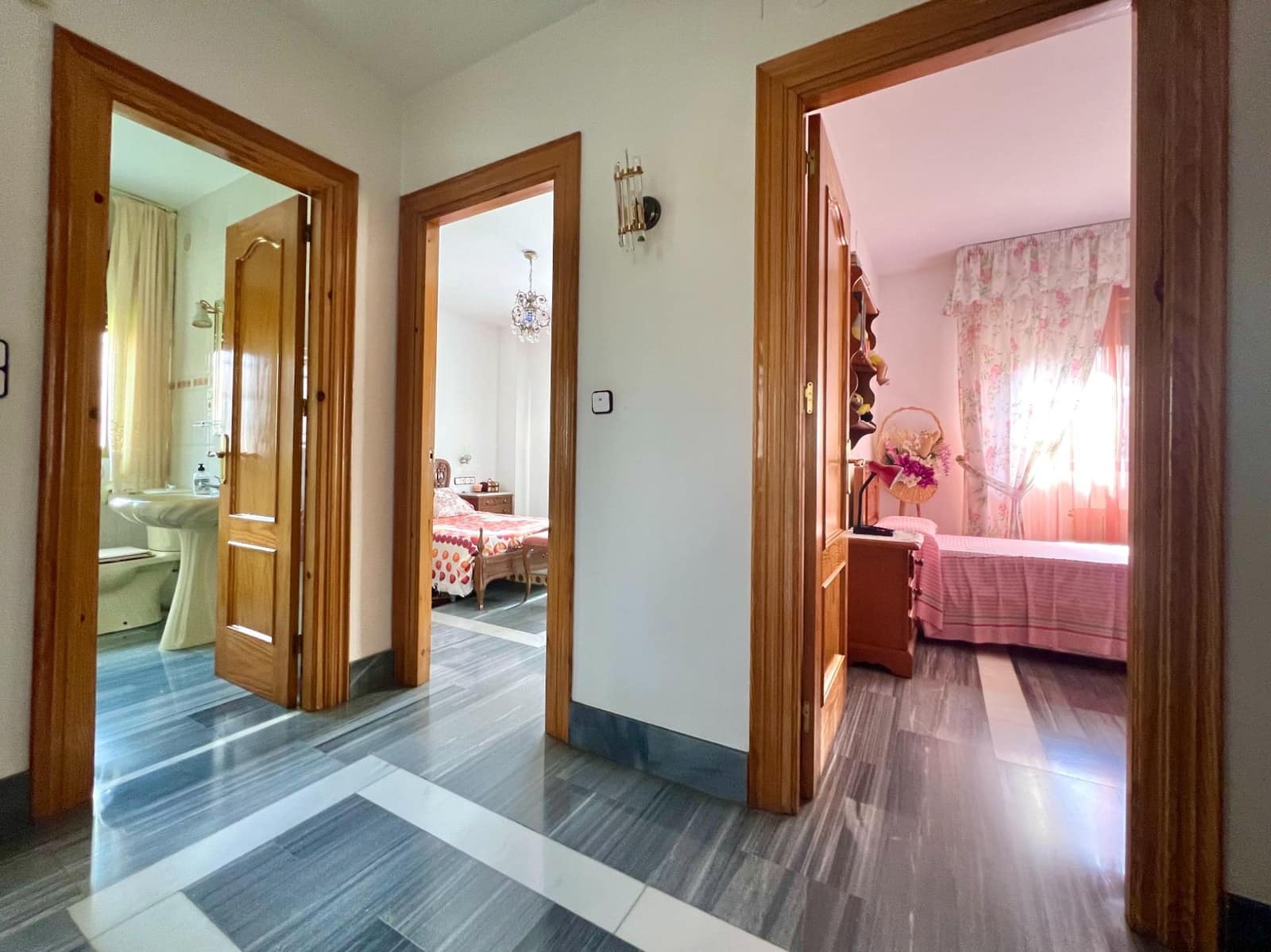 4 slaapkamer Villa te koop in Otura met zwembad garage - € 349.900 (Ref: 10171975)