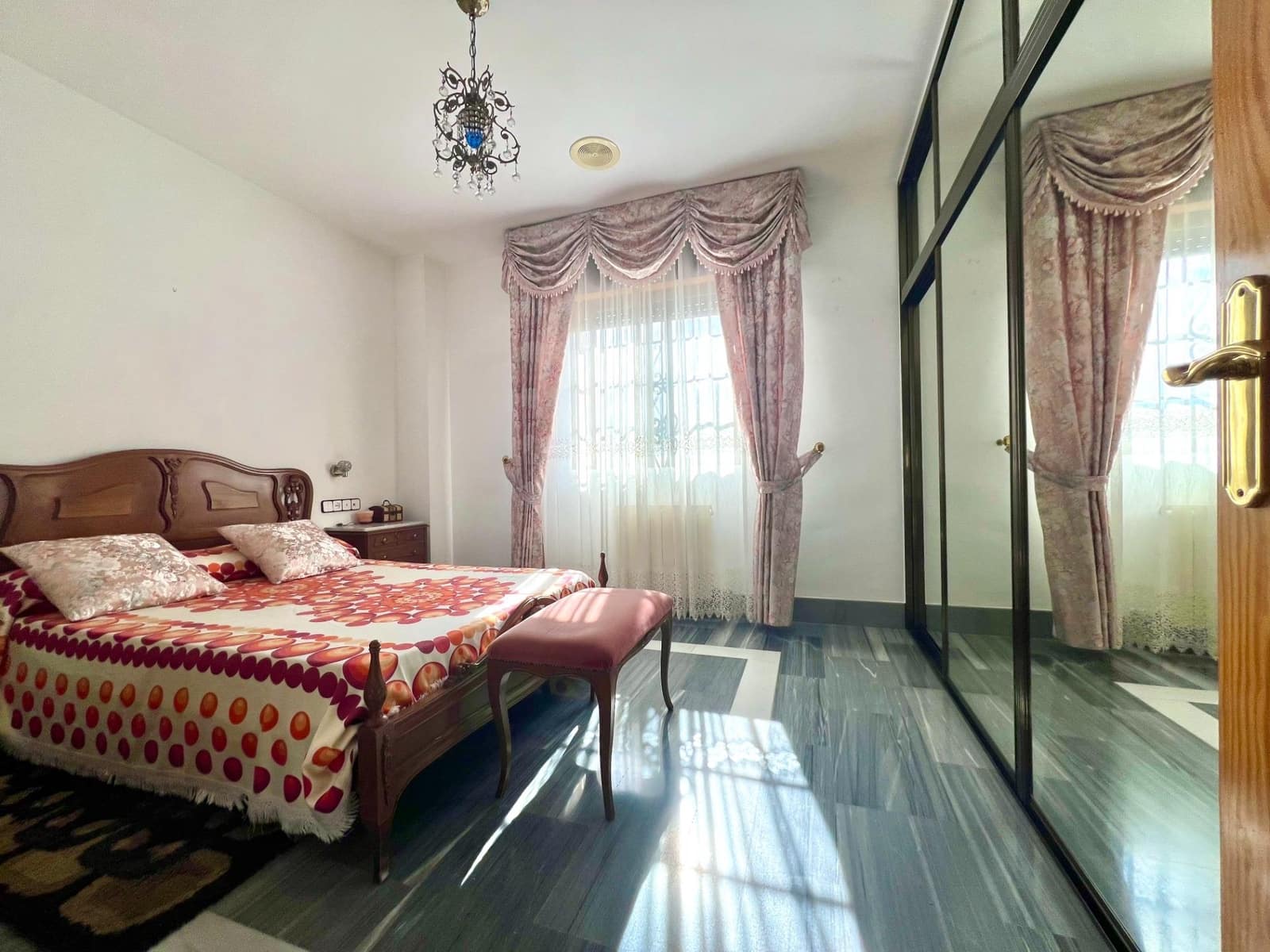 4 slaapkamer Villa te koop in Otura met zwembad garage - € 349.900 (Ref: 10171975)