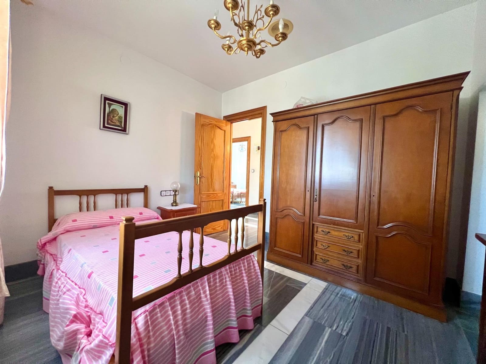 4 slaapkamer Villa te koop in Otura met zwembad garage - € 349.900 (Ref: 10171975)