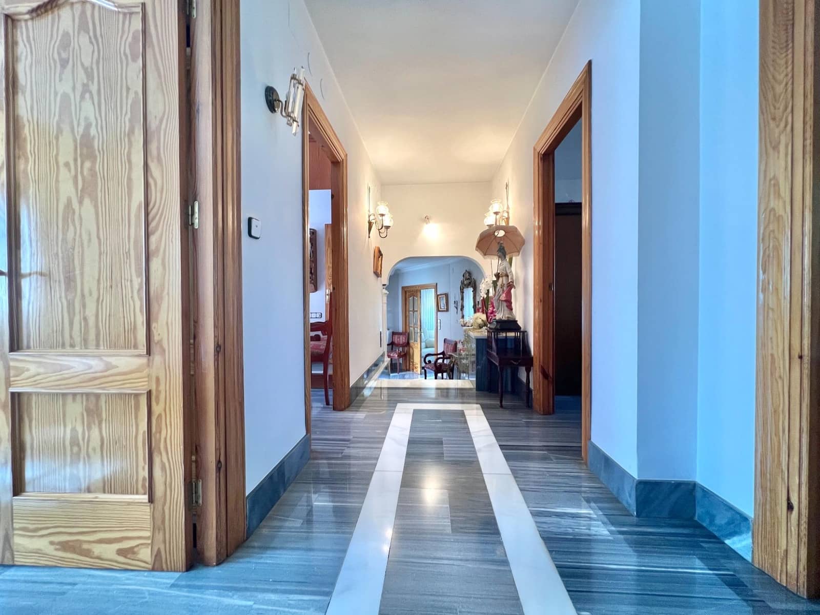 4 slaapkamer Villa te koop in Otura met zwembad garage - € 349.900 (Ref: 10171975)