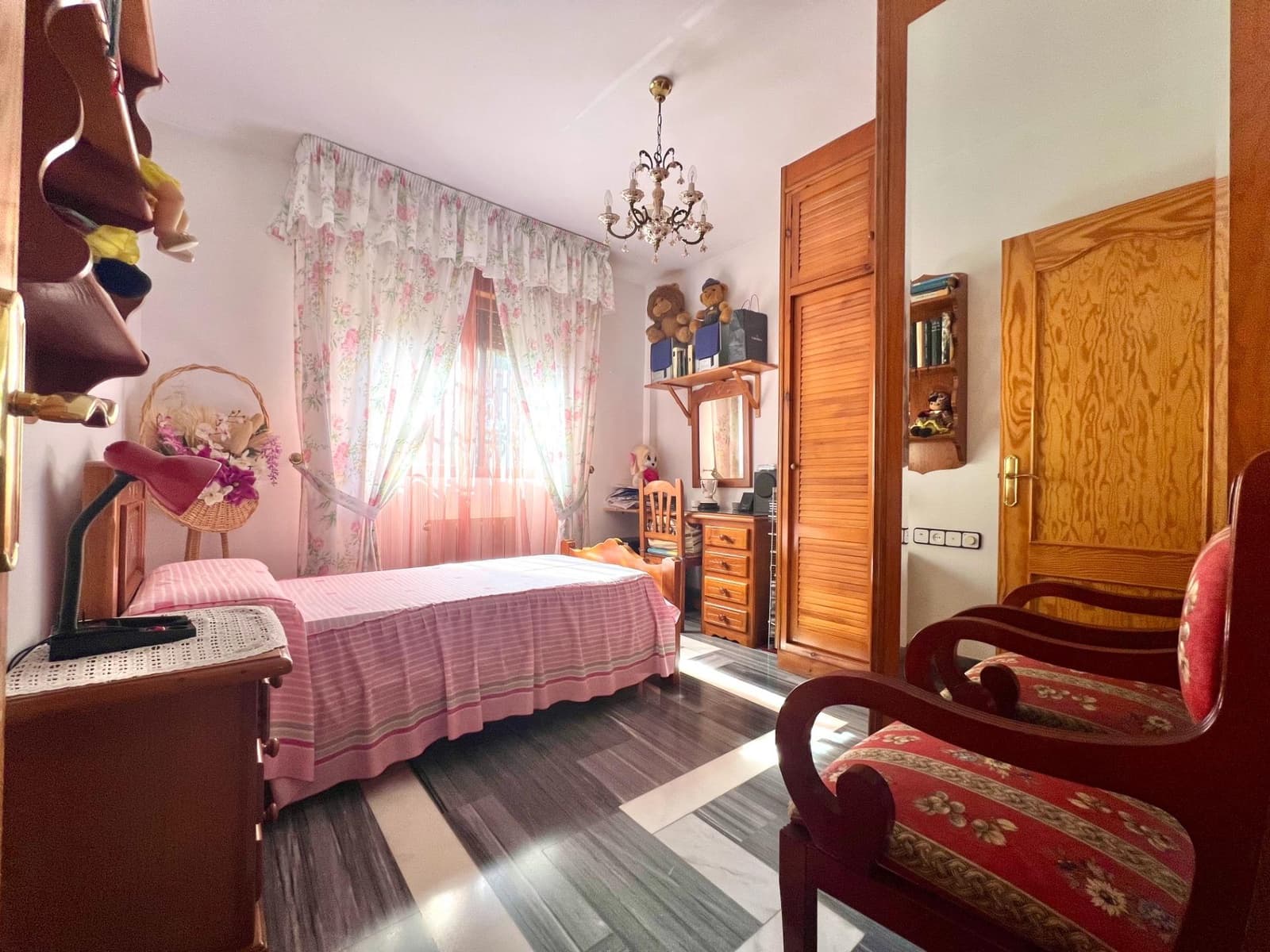 4 slaapkamer Villa te koop in Otura met zwembad garage - € 349.900 (Ref: 10171975)