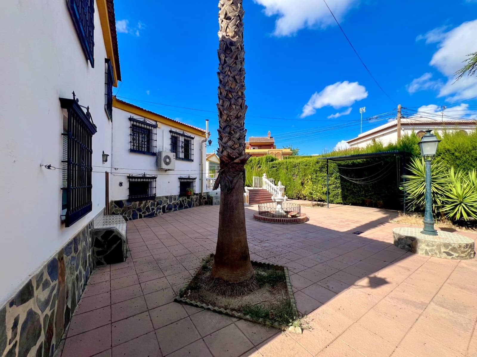 4 slaapkamer Villa te koop in Otura met zwembad garage - € 349.900 (Ref: 10171975)