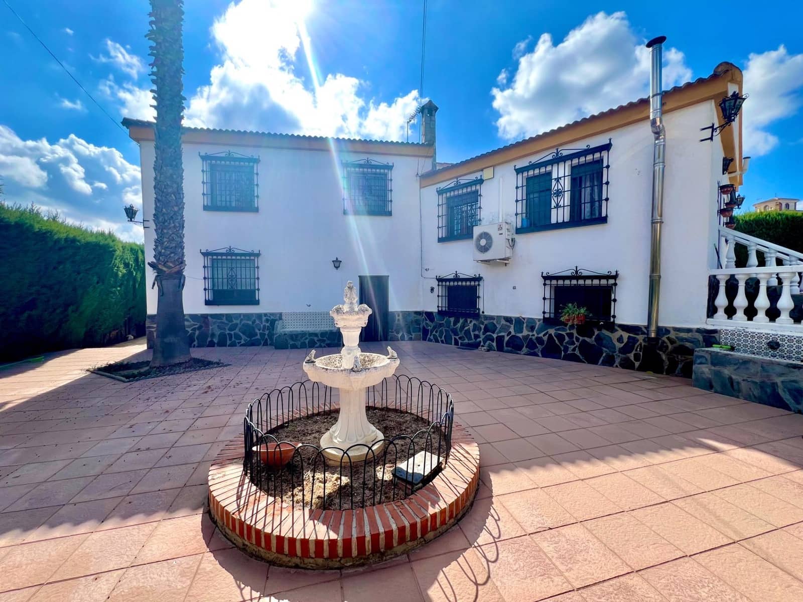 4 slaapkamer Villa te koop in Otura met zwembad garage - € 349.900 (Ref: 10171975)