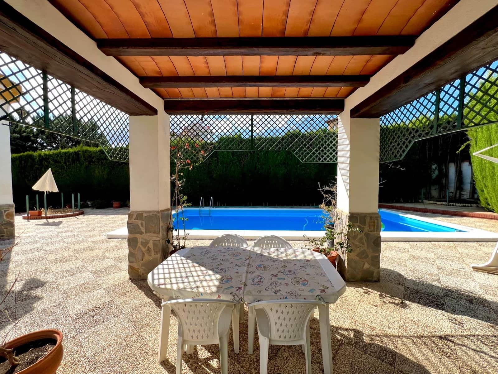 4 slaapkamer Villa te koop in Otura met zwembad garage - € 349.900 (Ref: 10171975)