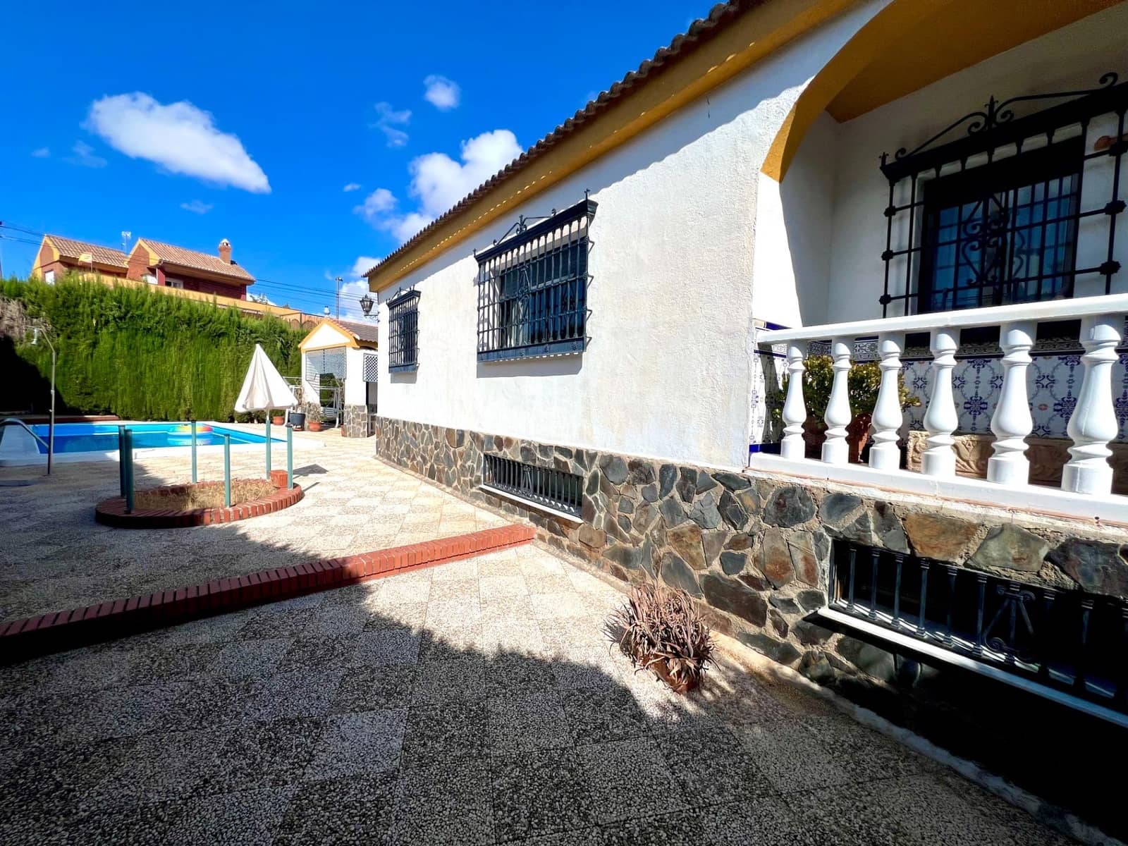 4 slaapkamer Villa te koop in Otura met zwembad garage - € 349.900 (Ref: 10171975)