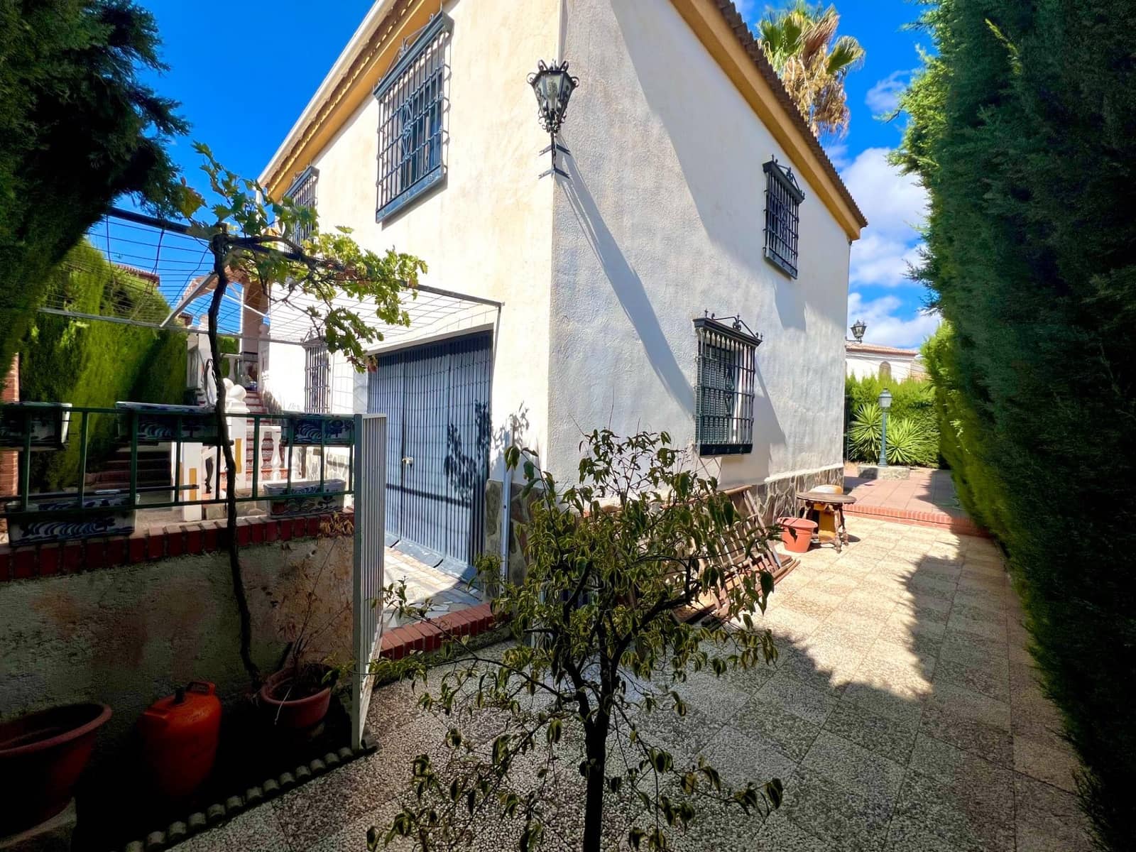 4 slaapkamer Villa te koop in Otura met zwembad garage - € 349.900 (Ref: 10171975)