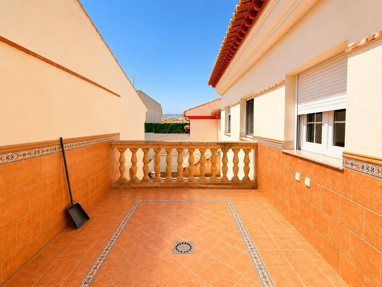 4 soveværelse Byhus til salg i Padul med garage - € 284.000 (Ref: 10171979)