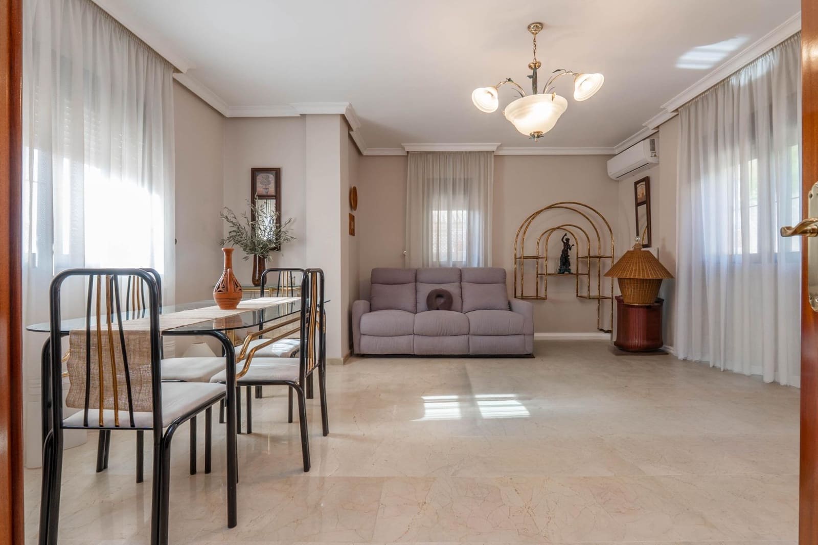 Chalet de 4 habitaciones en Albolote en venta con piscina - 299.000 € (Ref: 10171981)