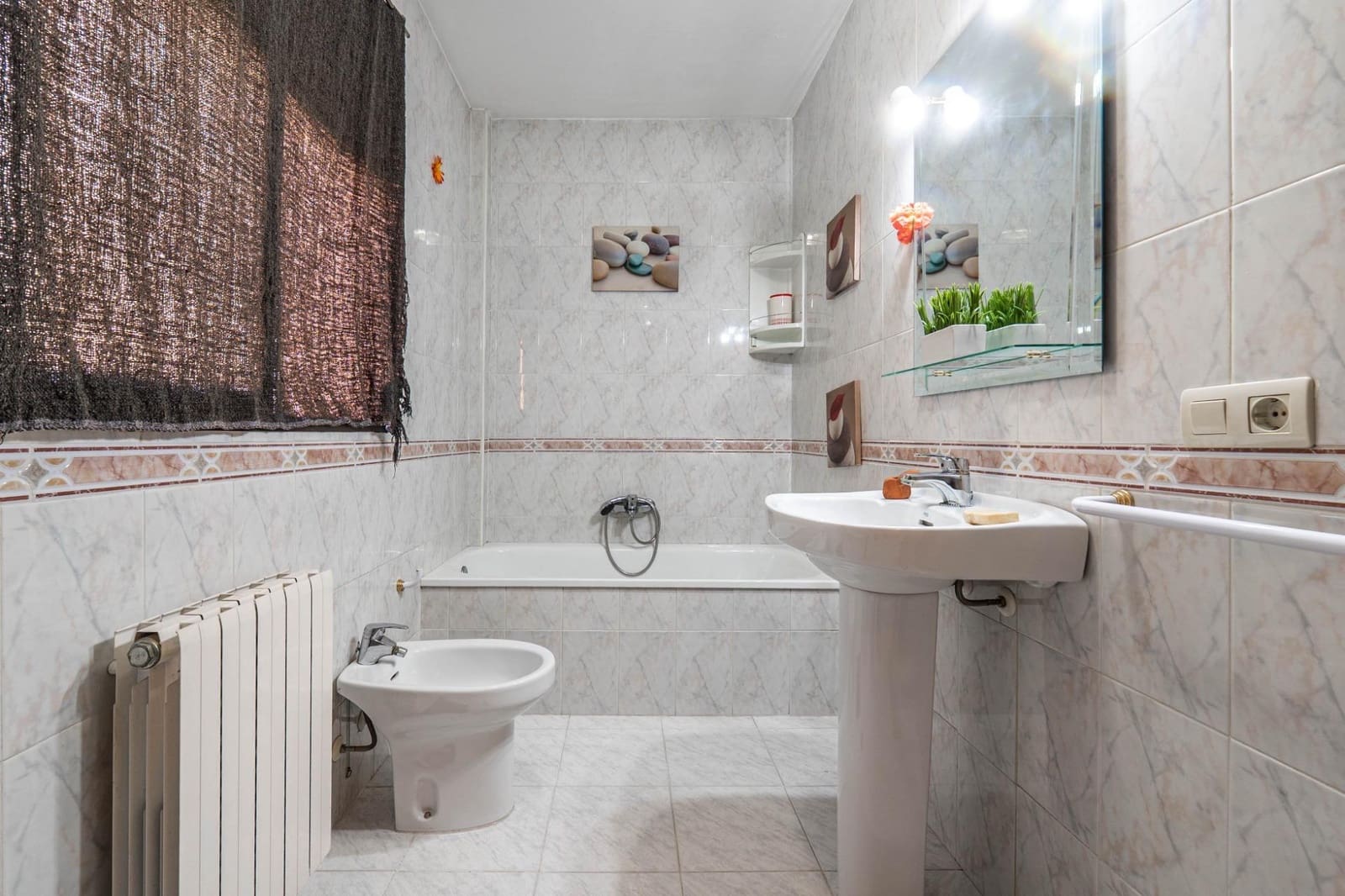 Chalet de 4 habitaciones en Albolote en venta con piscina - 299.000 € (Ref: 10171981)
