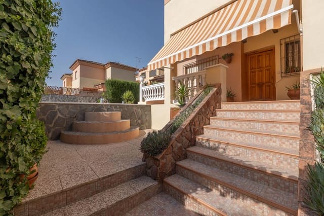 Chalet de 4 habitaciones en Albolote en venta con piscina - 299.000 € (Ref: 10171981)