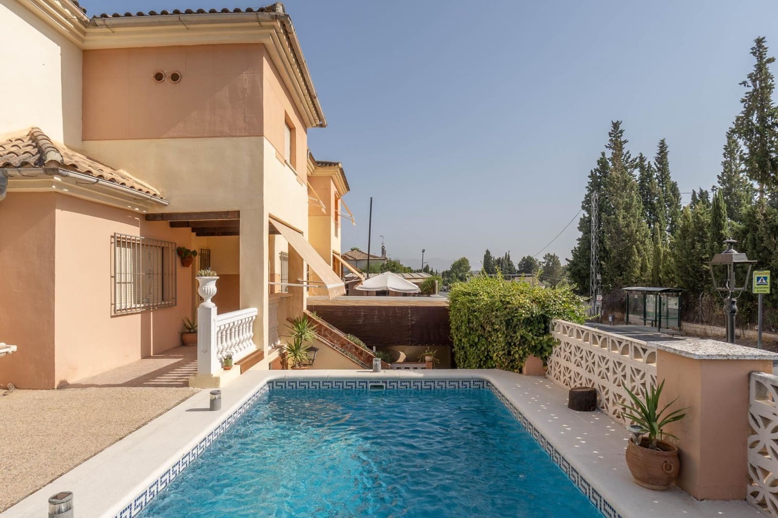 Chalet de 4 habitaciones en Albolote en venta con piscina - 299.000 € (Ref: 10171981)