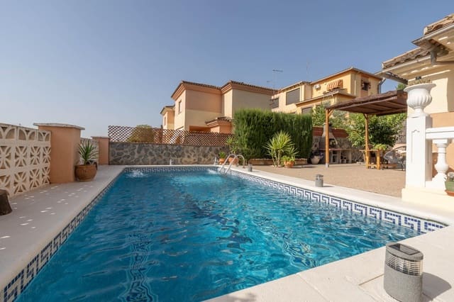 Chalet de 4 habitaciones en Albolote en venta con piscina - 299.000 € (Ref: 10171981)