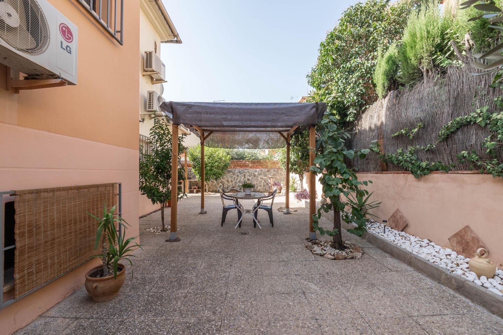 Chalet de 4 habitaciones en Albolote en venta con piscina - 299.000 € (Ref: 10171981)