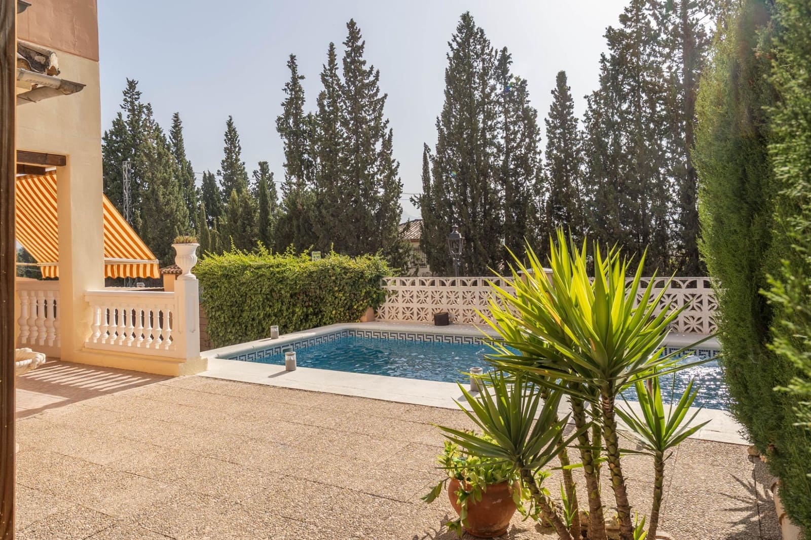 Chalet de 4 habitaciones en Albolote en venta con piscina - 299.000 € (Ref: 10171981)