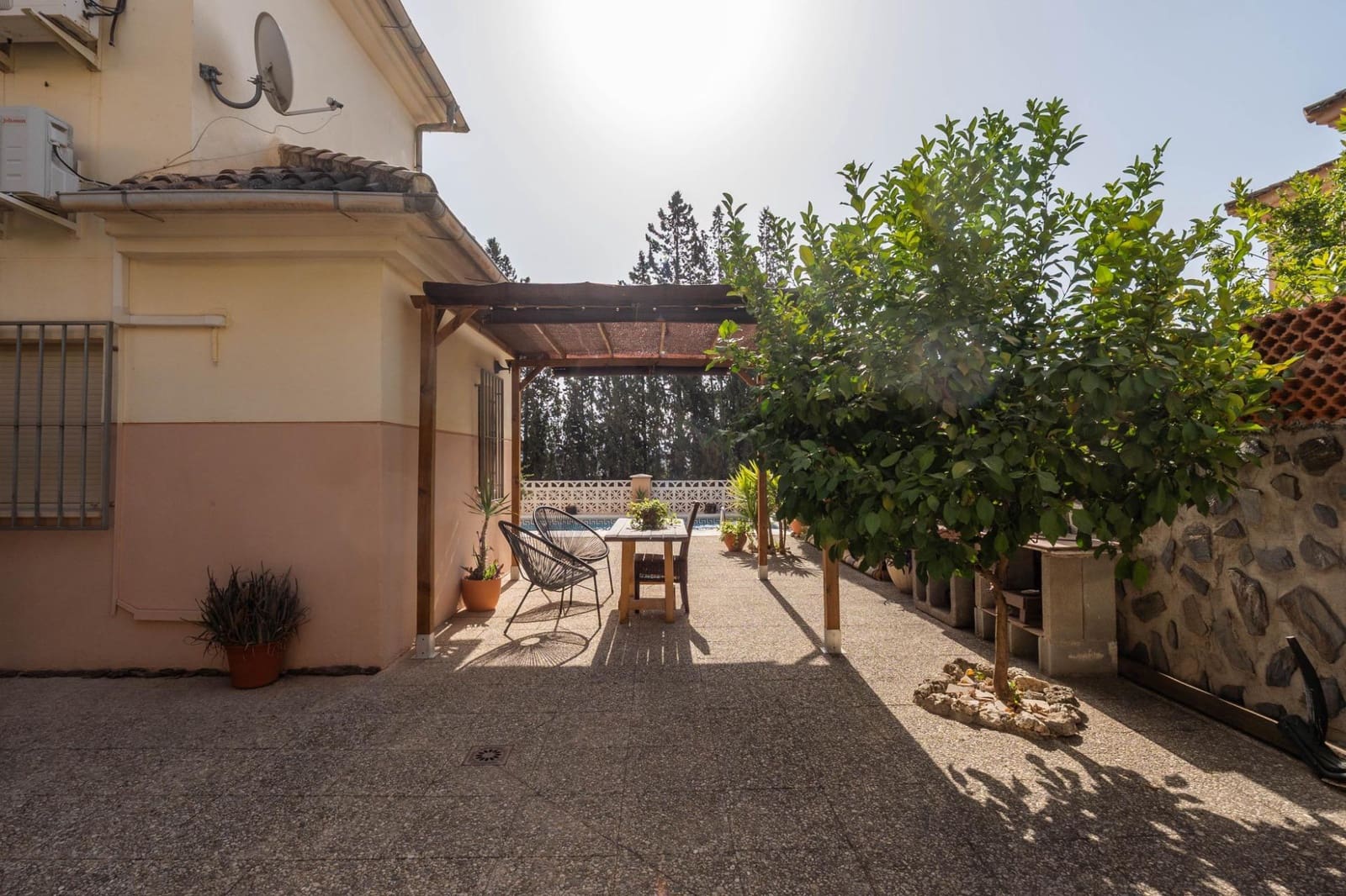 Chalet de 4 habitaciones en Albolote en venta con piscina - 299.000 € (Ref: 10171981)