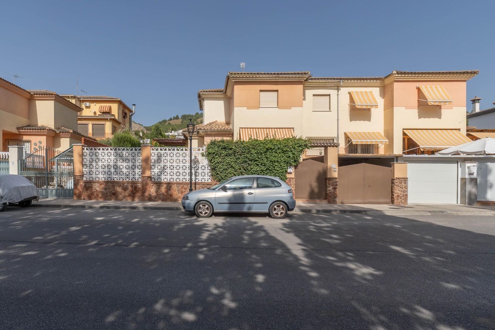 Chalet de 4 habitaciones en Albolote en venta con piscina - 299.000 € (Ref: 10171981)