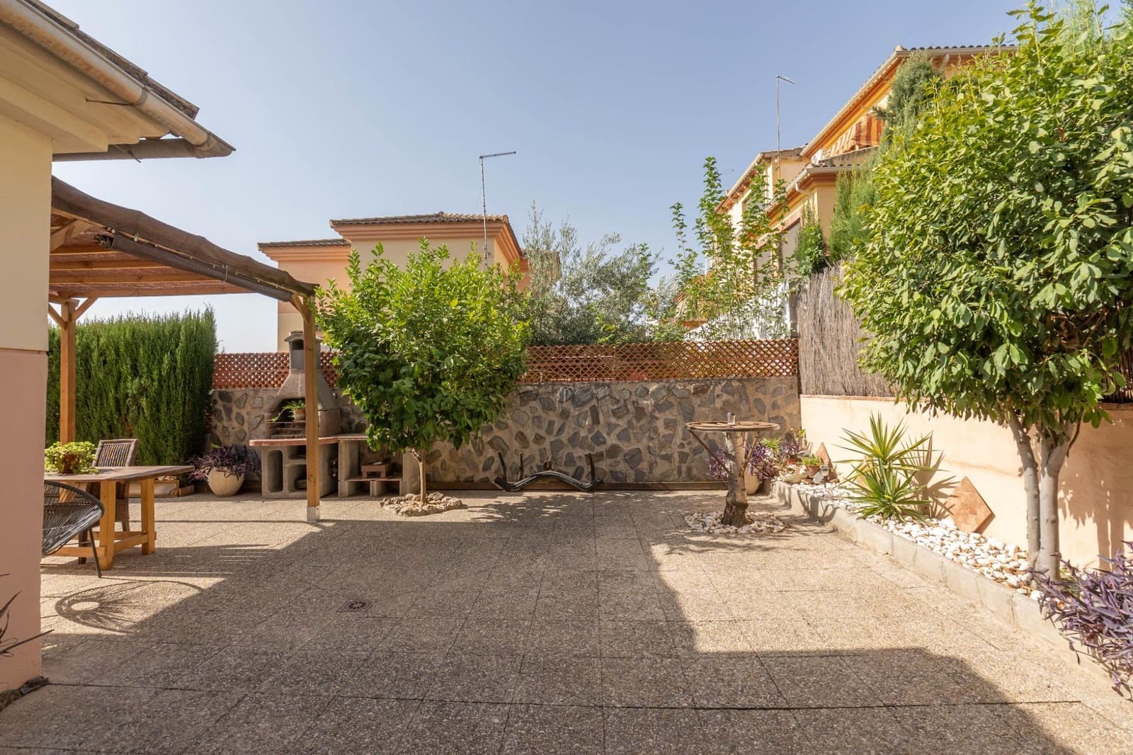 Chalet de 4 habitaciones en Albolote en venta con piscina - 299.000 € (Ref: 10171981)
