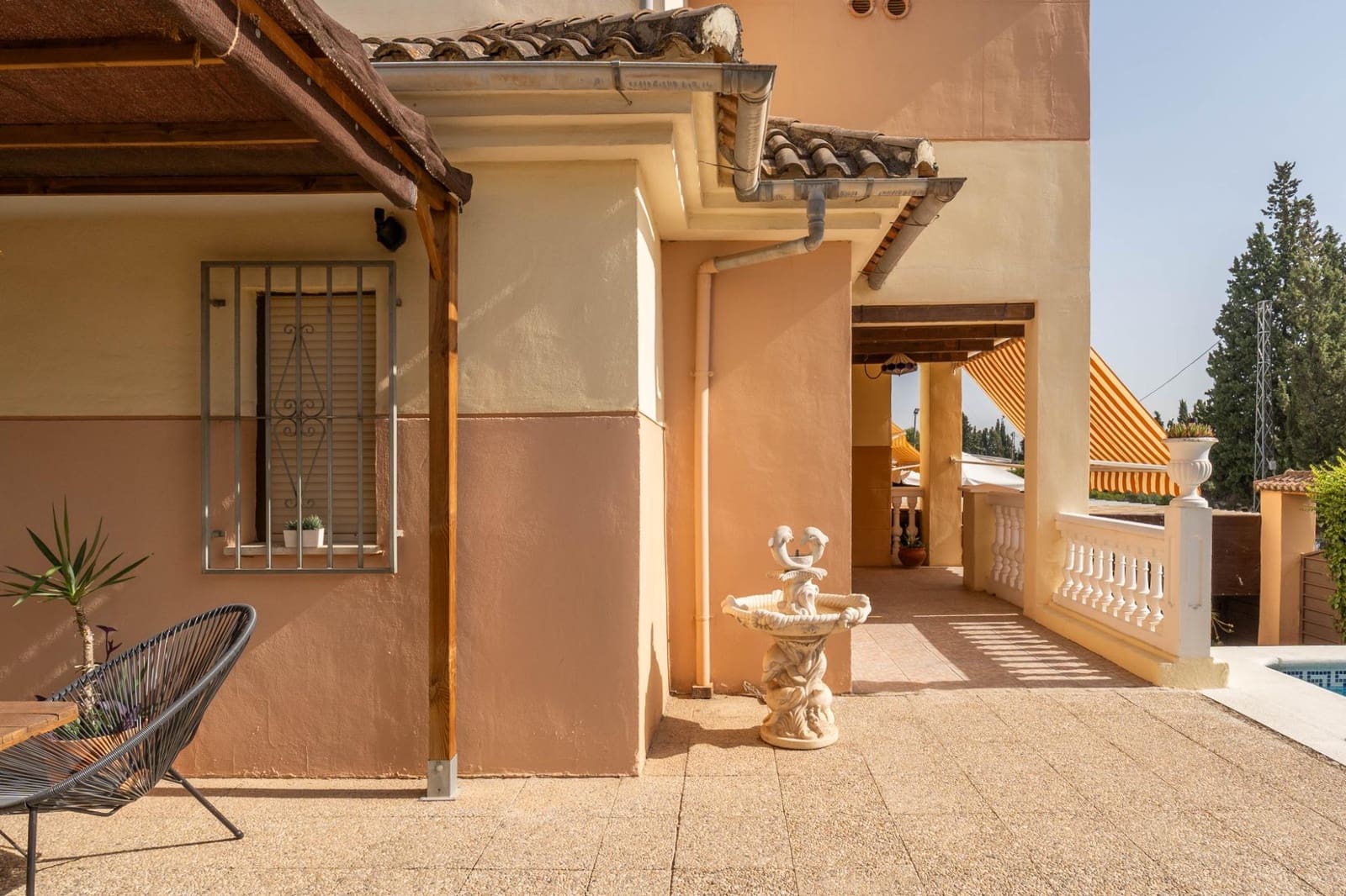Chalet de 4 habitaciones en Albolote en venta con piscina - 299.000 € (Ref: 10171981)