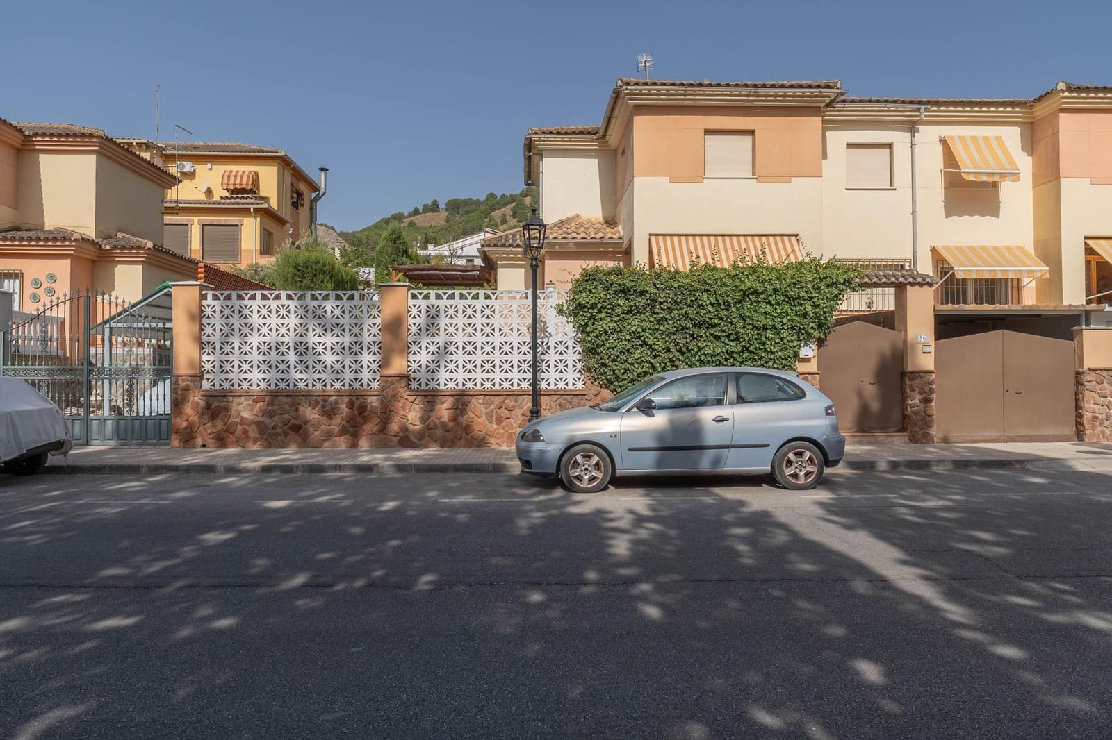 Chalet de 4 habitaciones en Albolote en venta con piscina - 299.000 € (Ref: 10171981)