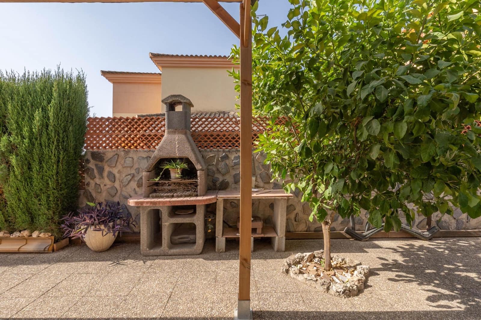 Chalet de 4 habitaciones en Albolote en venta con piscina - 299.000 € (Ref: 10171981)