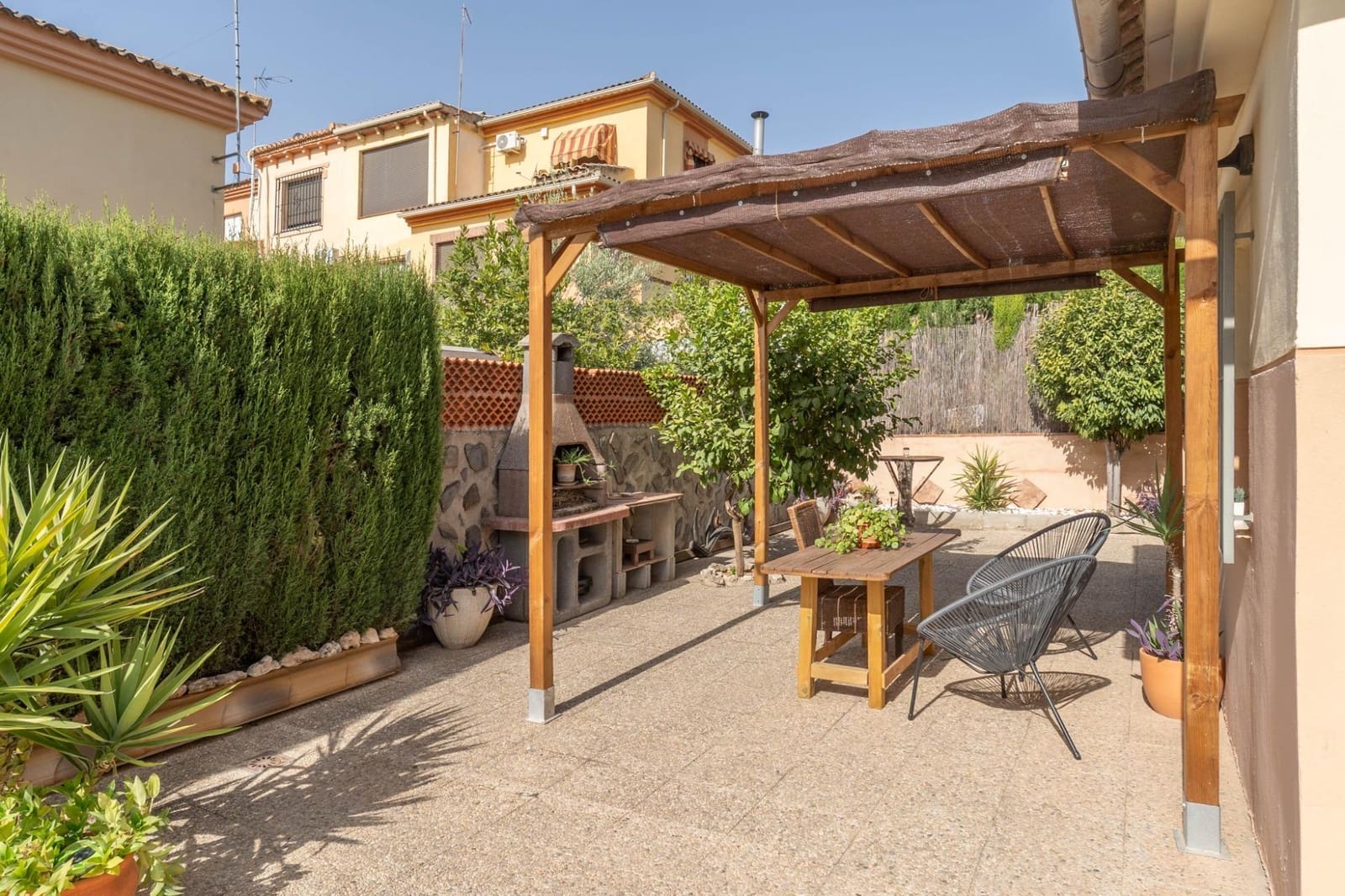 Chalet de 4 habitaciones en Albolote en venta con piscina - 299.000 € (Ref: 10171981)