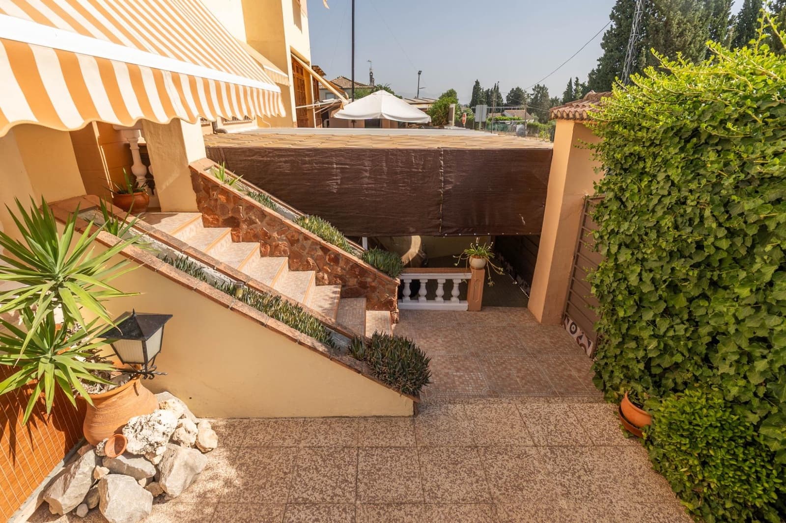Chalet de 4 habitaciones en Albolote en venta con piscina - 299.000 € (Ref: 10171981)