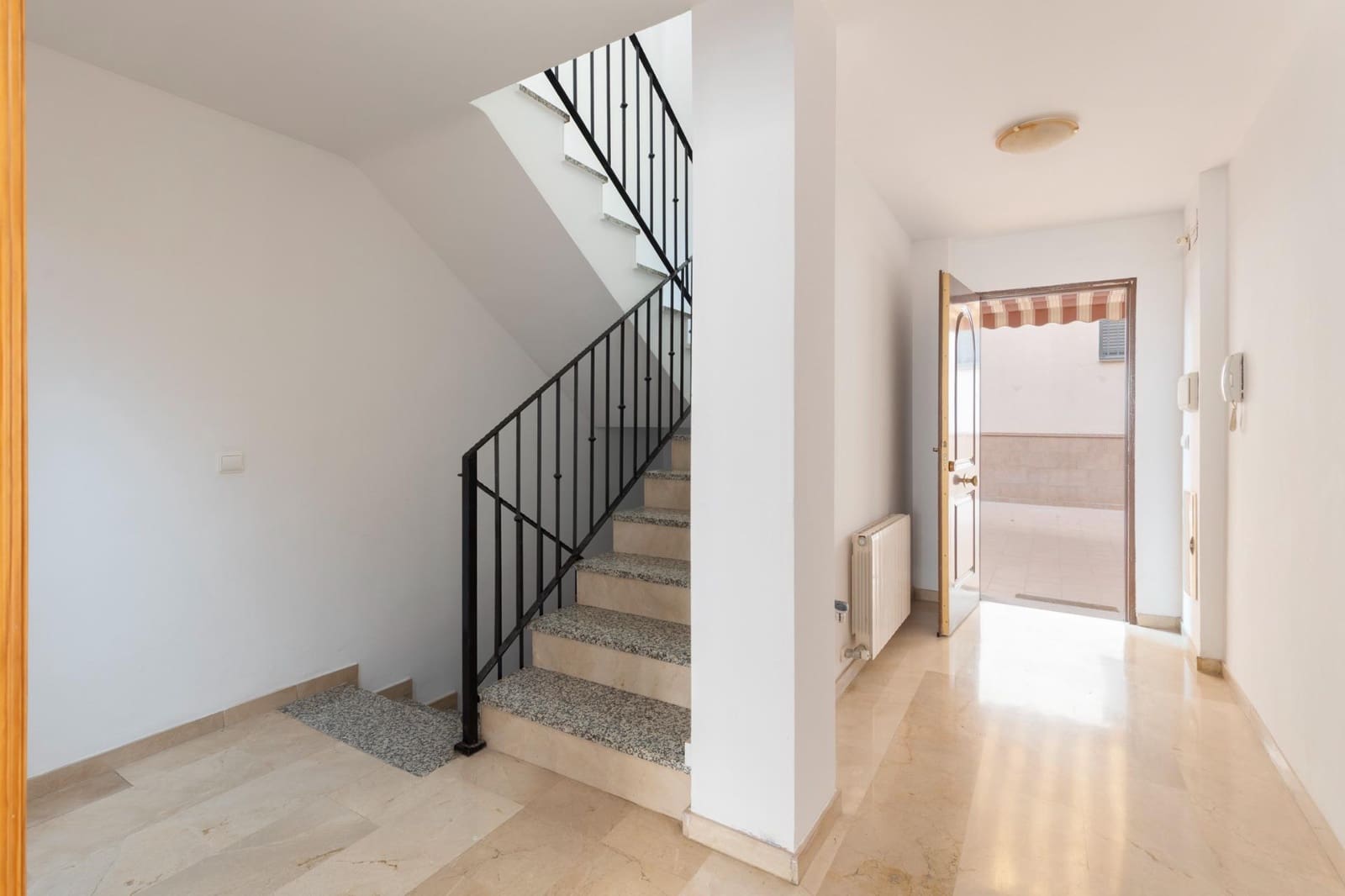 3 slaapkamer Halfvrijstaande villa te koop in Monachil met garage - € 245.000 (Ref: 10171983)