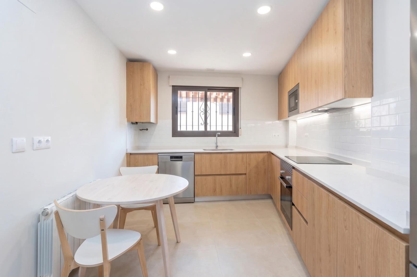 3 slaapkamer Halfvrijstaande villa te koop in Monachil met garage - € 245.000 (Ref: 10171983)