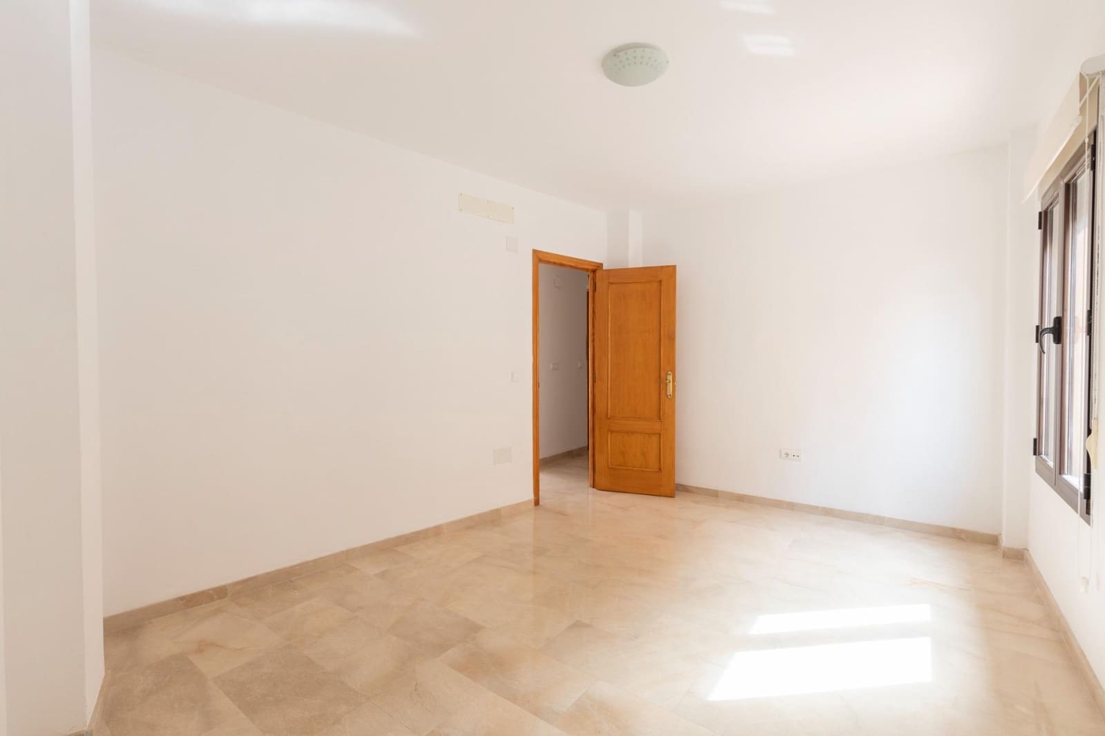 3 slaapkamer Halfvrijstaande villa te koop in Monachil met garage - € 245.000 (Ref: 10171983)