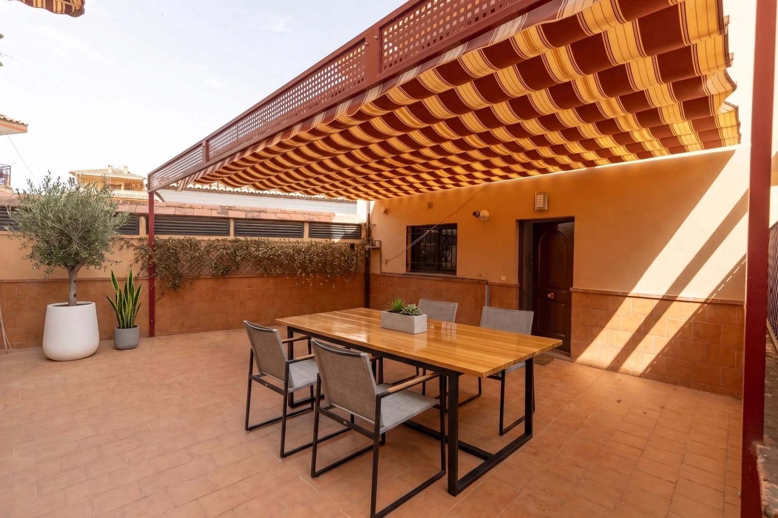 3 slaapkamer Halfvrijstaande villa te koop in Monachil met garage - € 245.000 (Ref: 10171983)