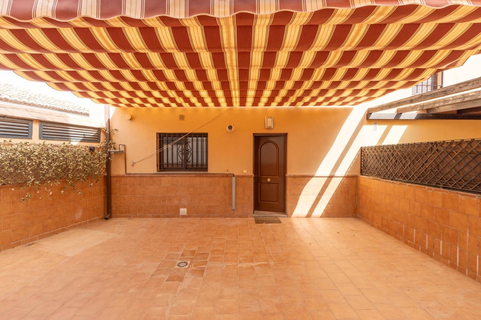 3 slaapkamer Halfvrijstaande villa te koop in Monachil met garage - € 245.000 (Ref: 10171983)