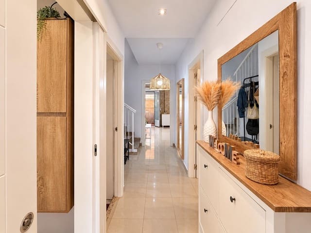 4 bedroom Terraced Villa for sale in Padul with garage - € 265,000 (Ref: 10171985)