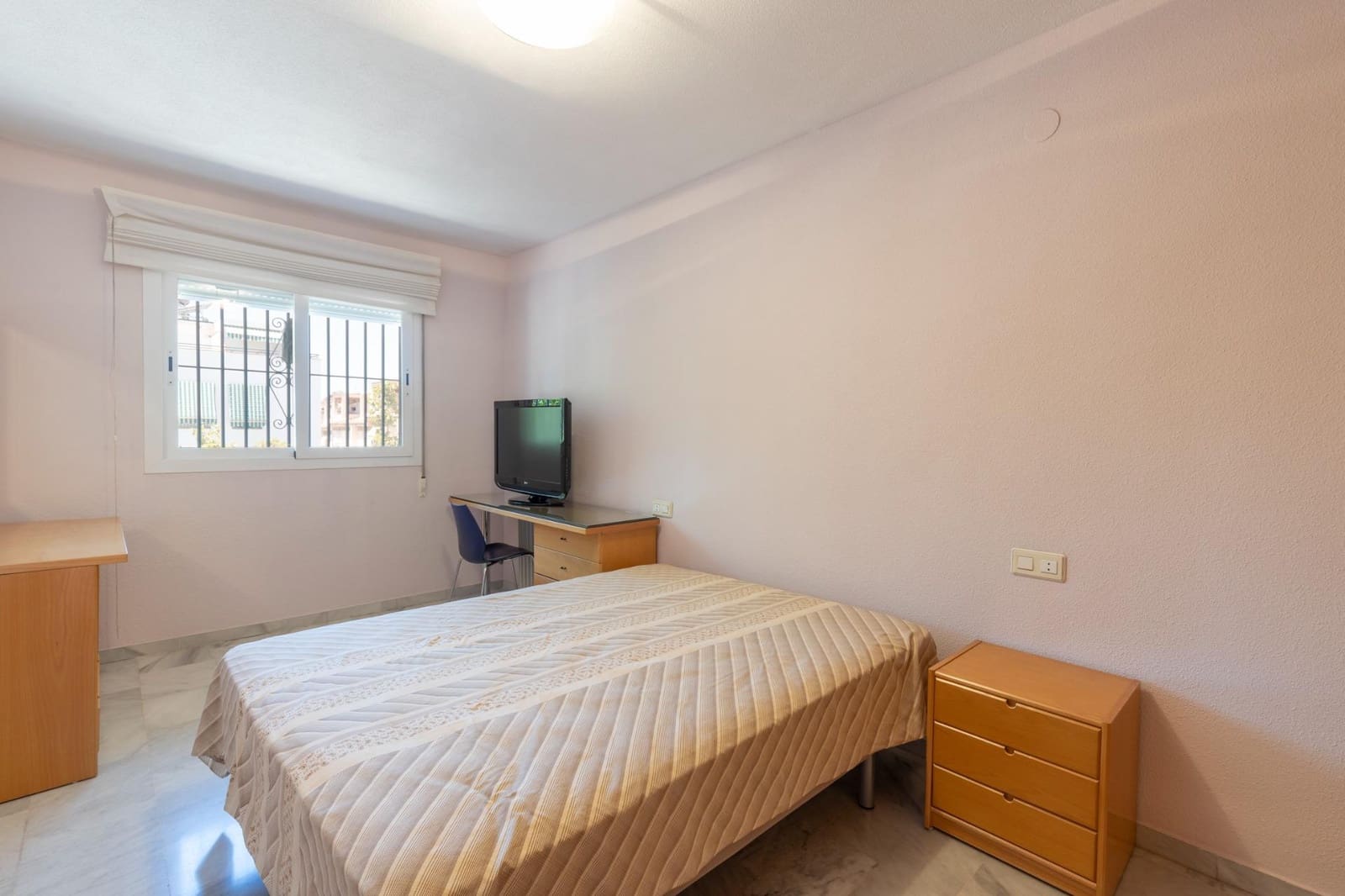 Adosado de 3 habitaciones en Granada ciudad en venta con piscina garaje - 354.000 € (Ref: 10171989)
