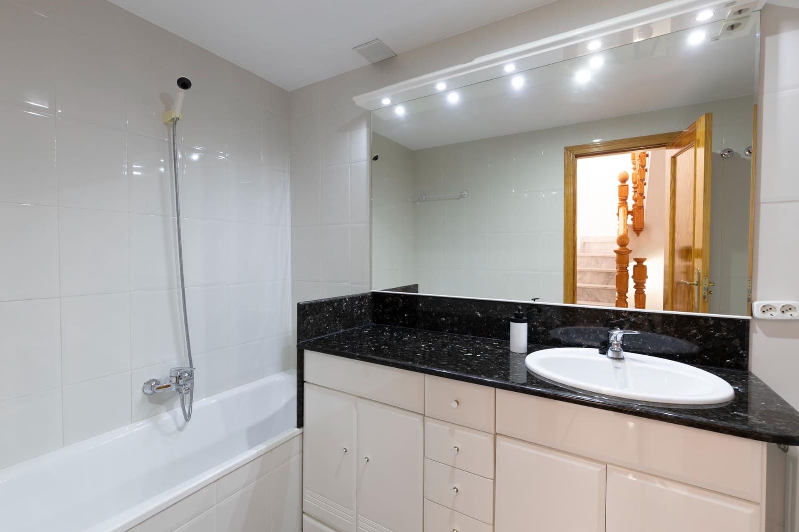 Adosado de 3 habitaciones en Granada ciudad en venta con piscina garaje - 354.000 € (Ref: 10171989)