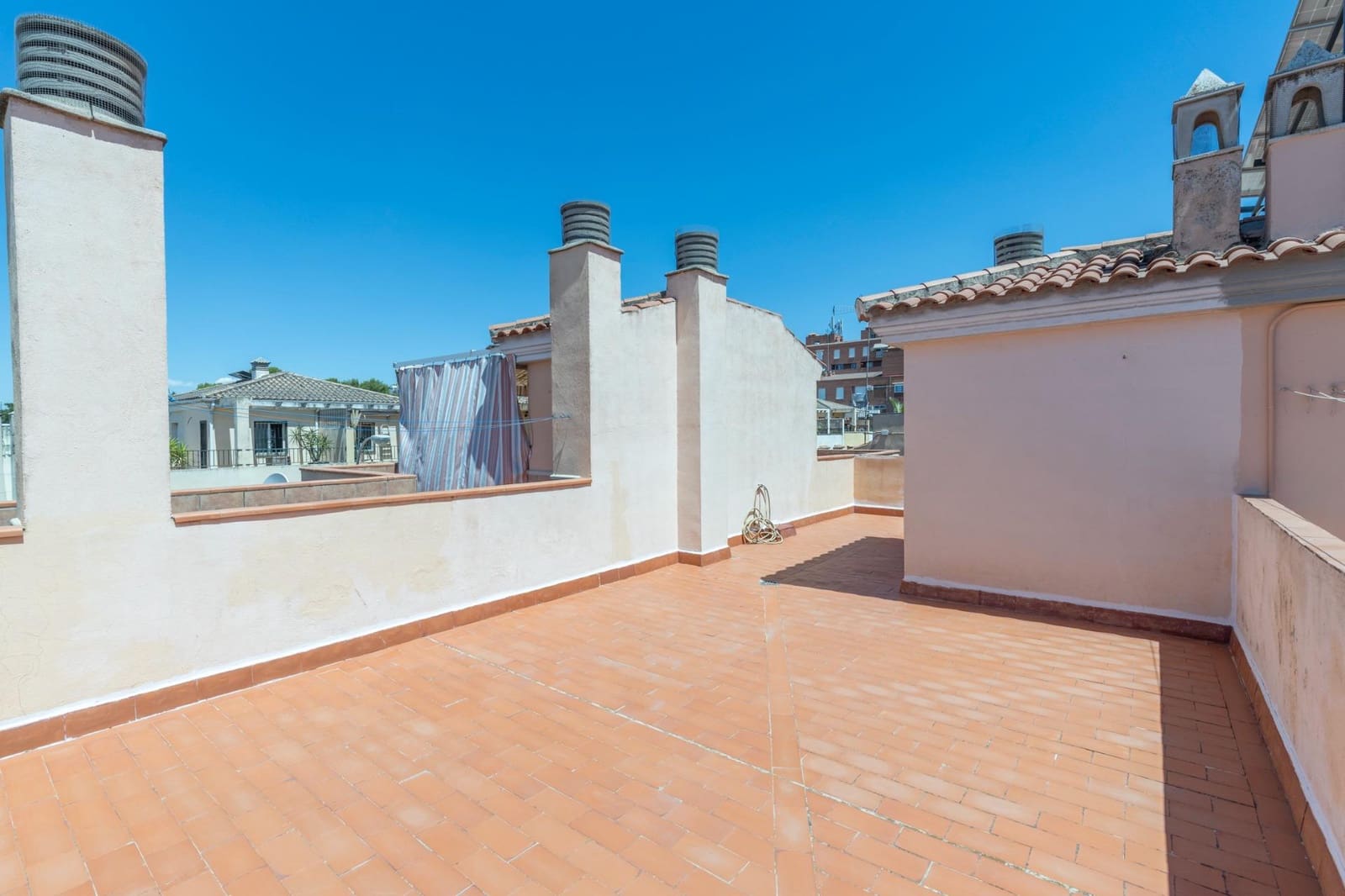 Adosado de 3 habitaciones en Granada ciudad en venta con piscina garaje - 354.000 € (Ref: 10171989)