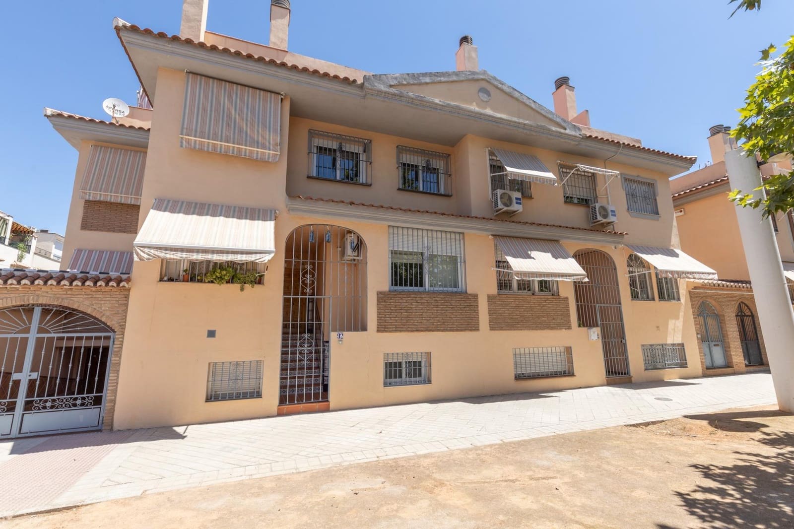 Adosado de 3 habitaciones en Granada ciudad en venta con piscina garaje - 354.000 € (Ref: 10171989)