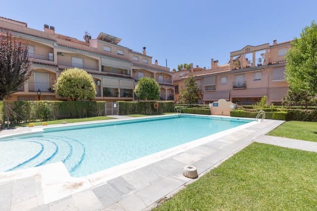 Adosado de 3 habitaciones en Granada ciudad en venta con piscina garaje - 354.000 € (Ref: 10171989)
