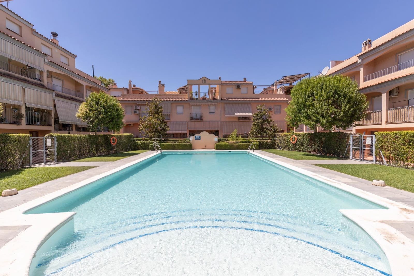 Adosado de 3 habitaciones en Granada ciudad en venta con piscina garaje - 354.000 € (Ref: 10171989)