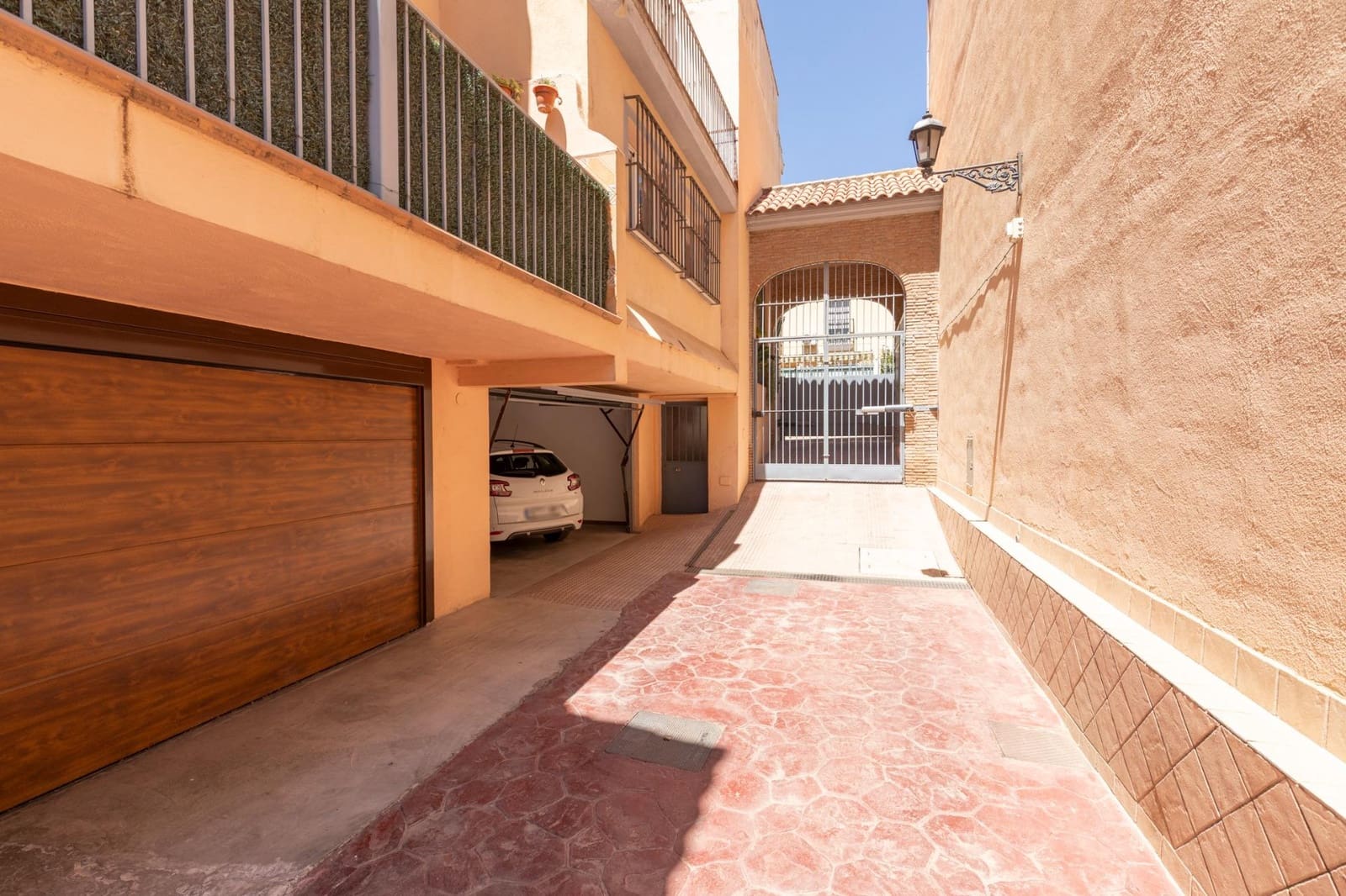 Adosado de 3 habitaciones en Granada ciudad en venta con piscina garaje - 354.000 € (Ref: 10171989)