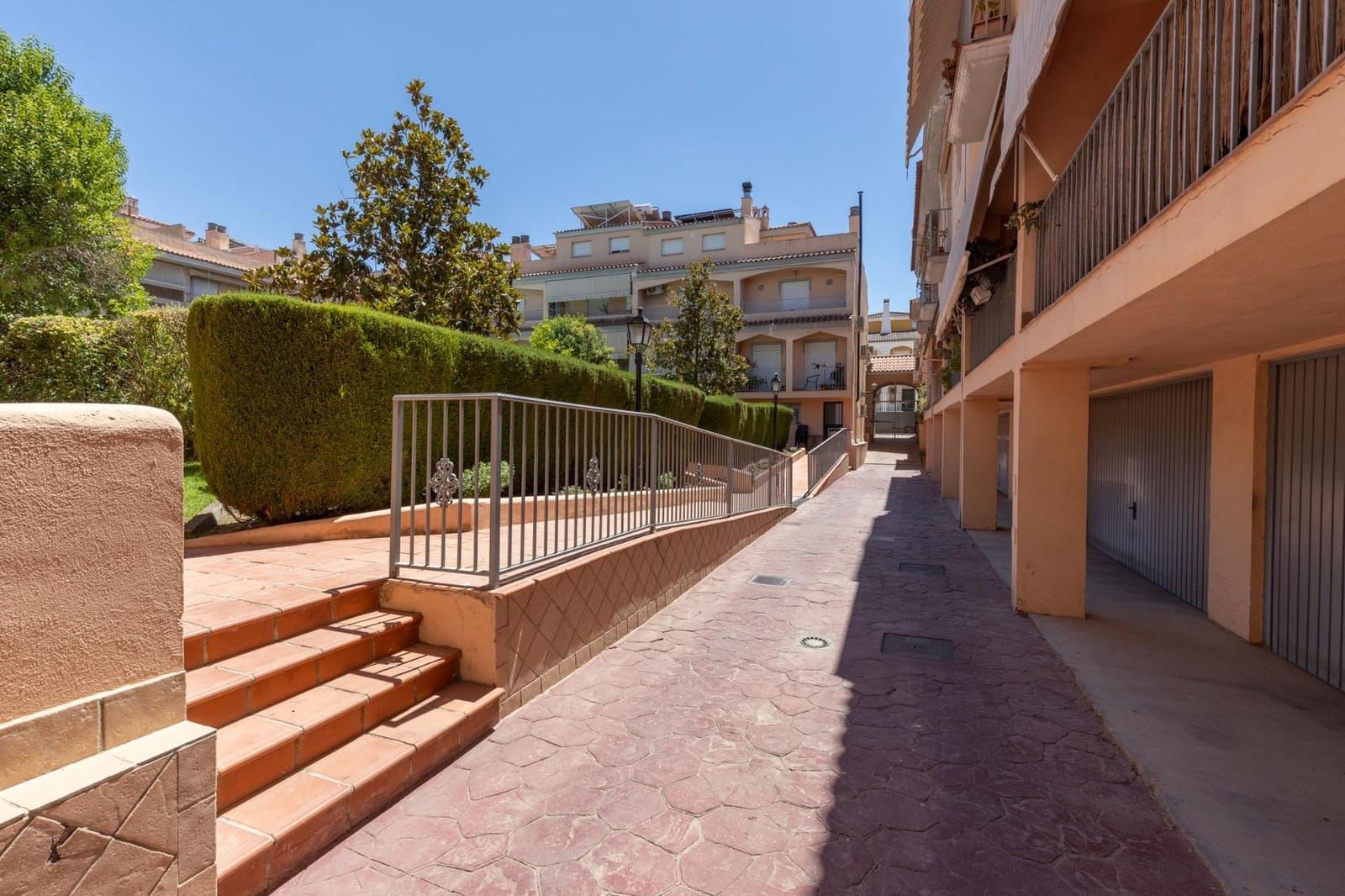 Adosado de 3 habitaciones en Granada ciudad en venta con piscina garaje - 354.000 € (Ref: 10171989)