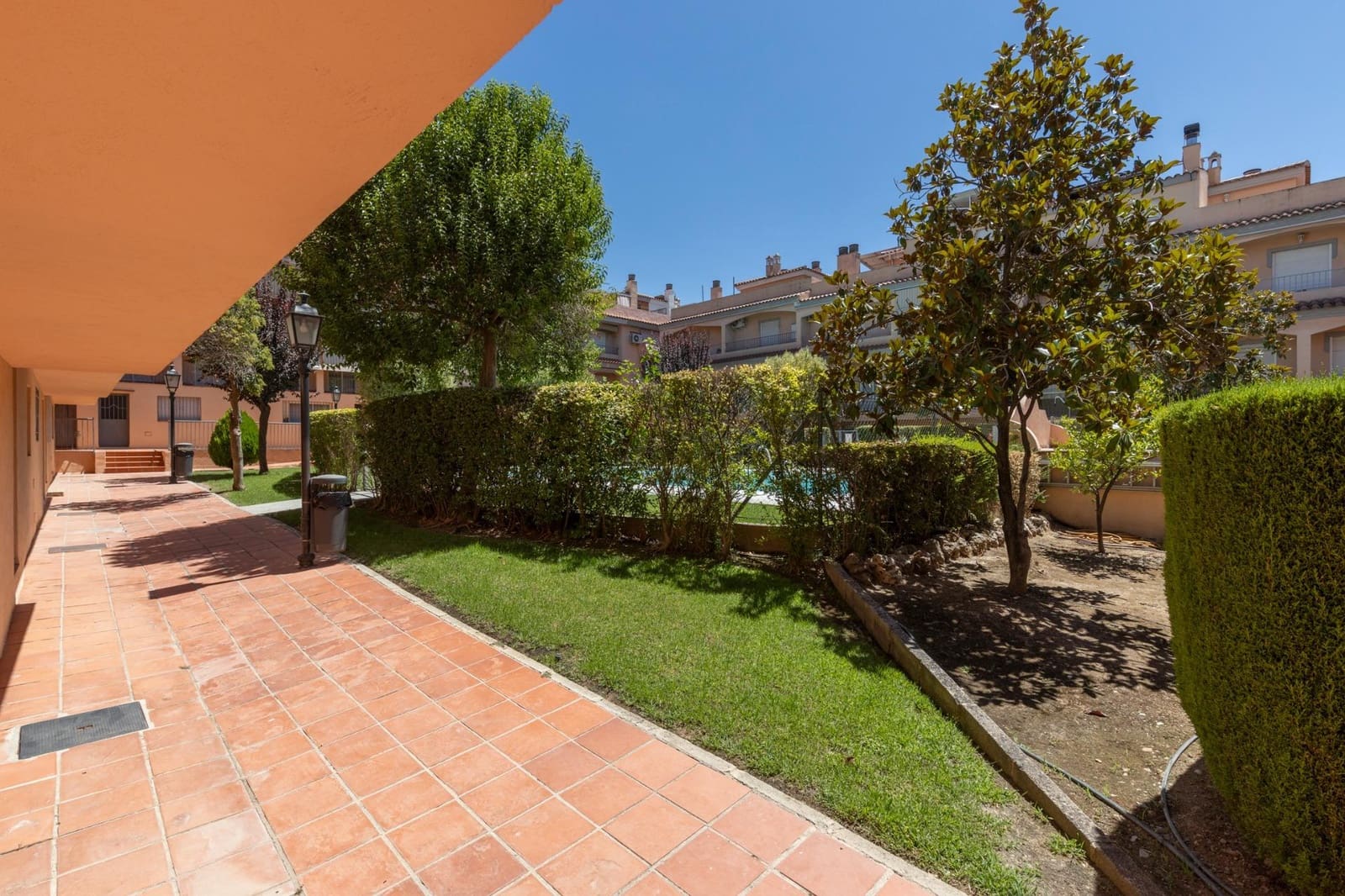 Adosado de 3 habitaciones en Granada ciudad en venta con piscina garaje - 354.000 € (Ref: 10171989)