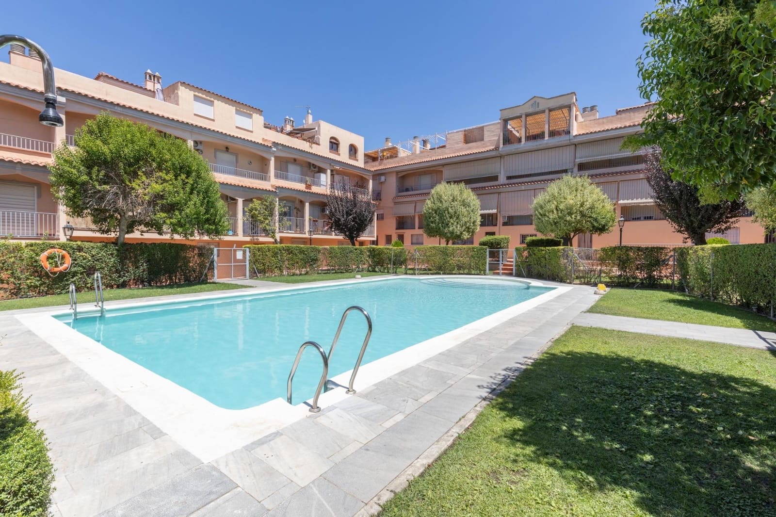 Adosado de 3 habitaciones en Granada ciudad en venta con piscina garaje - 354.000 € (Ref: 10171989)