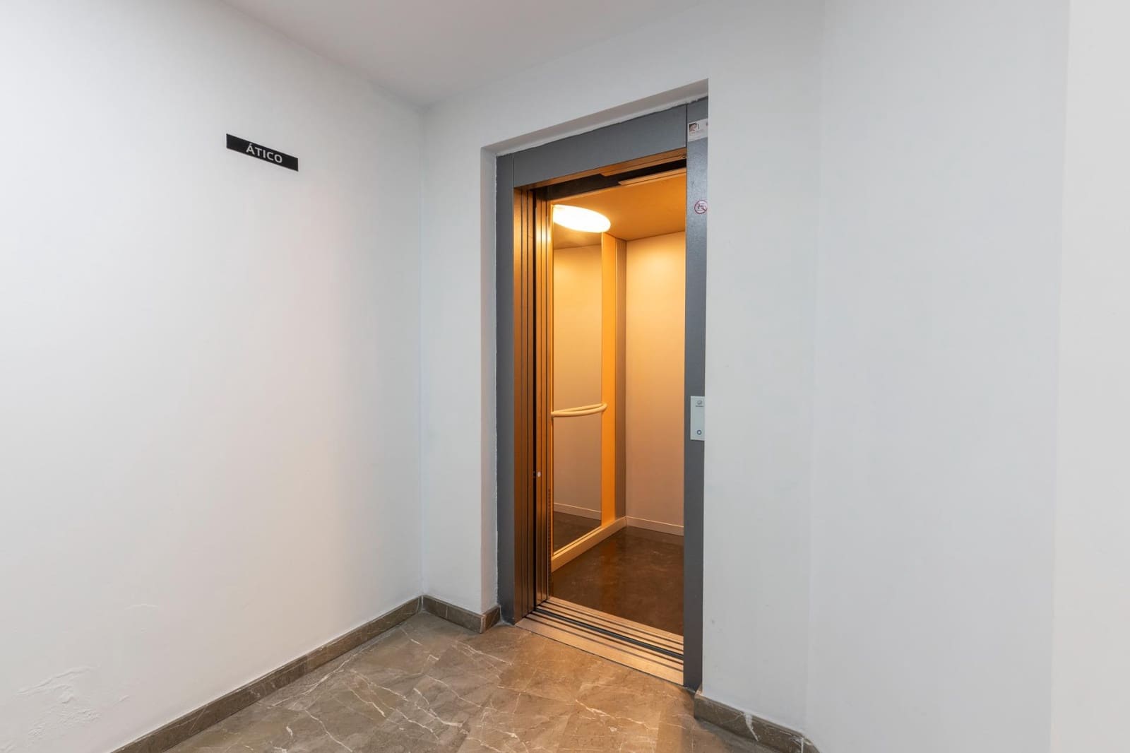 1 bedroom Penthouse for sale in Albolote with garage - € 175,000 (Ref: 10171994)