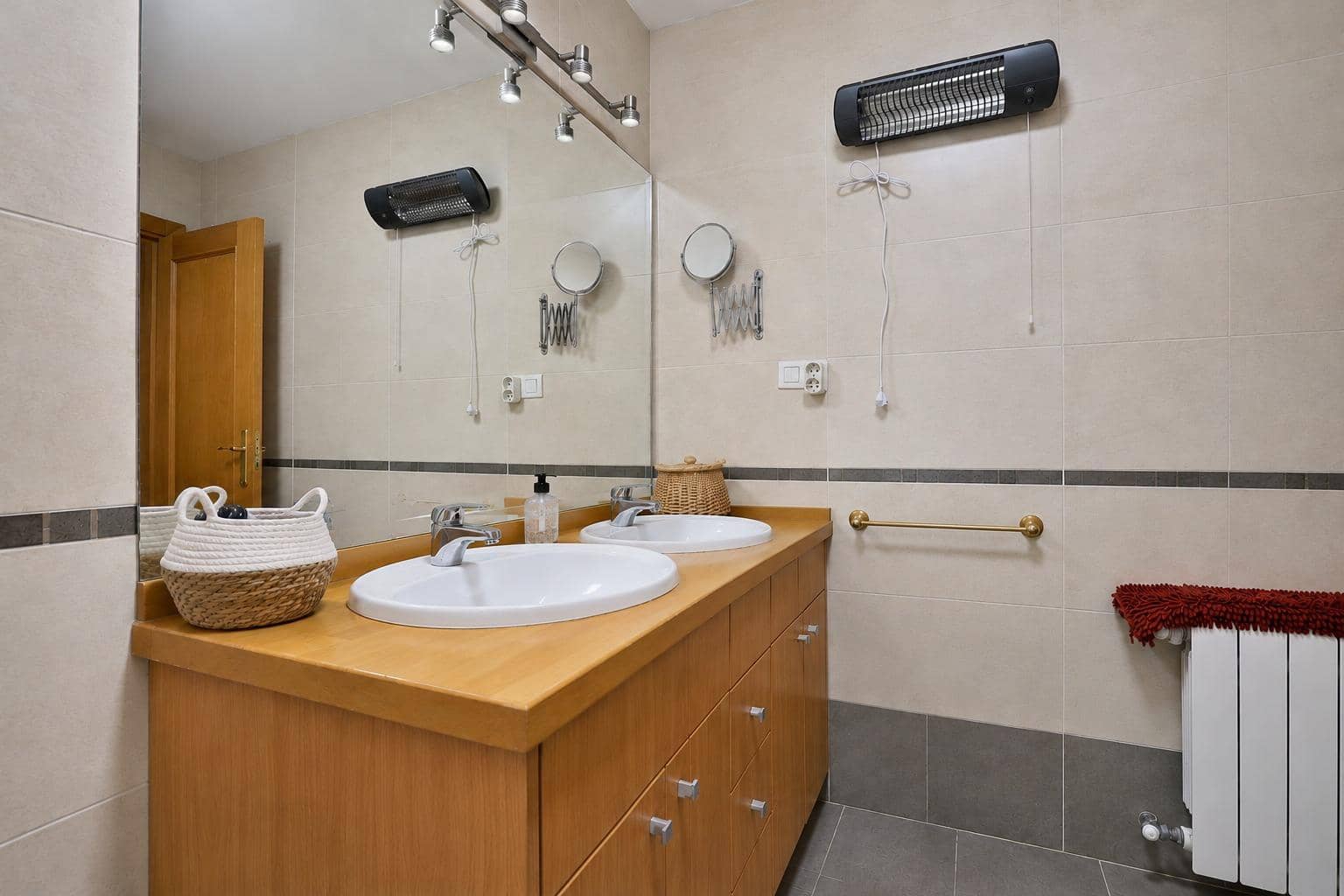 4 bedroom Villa for sale in Padul with pool garage - € 311,000 (Ref: 10171995)