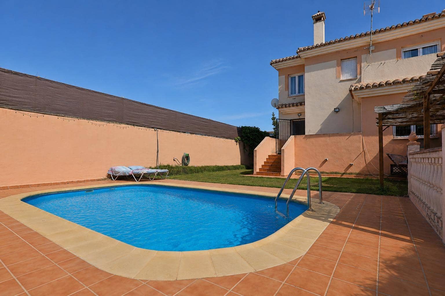 4 bedroom Villa for sale in Padul with pool garage - € 311,000 (Ref: 10171995)